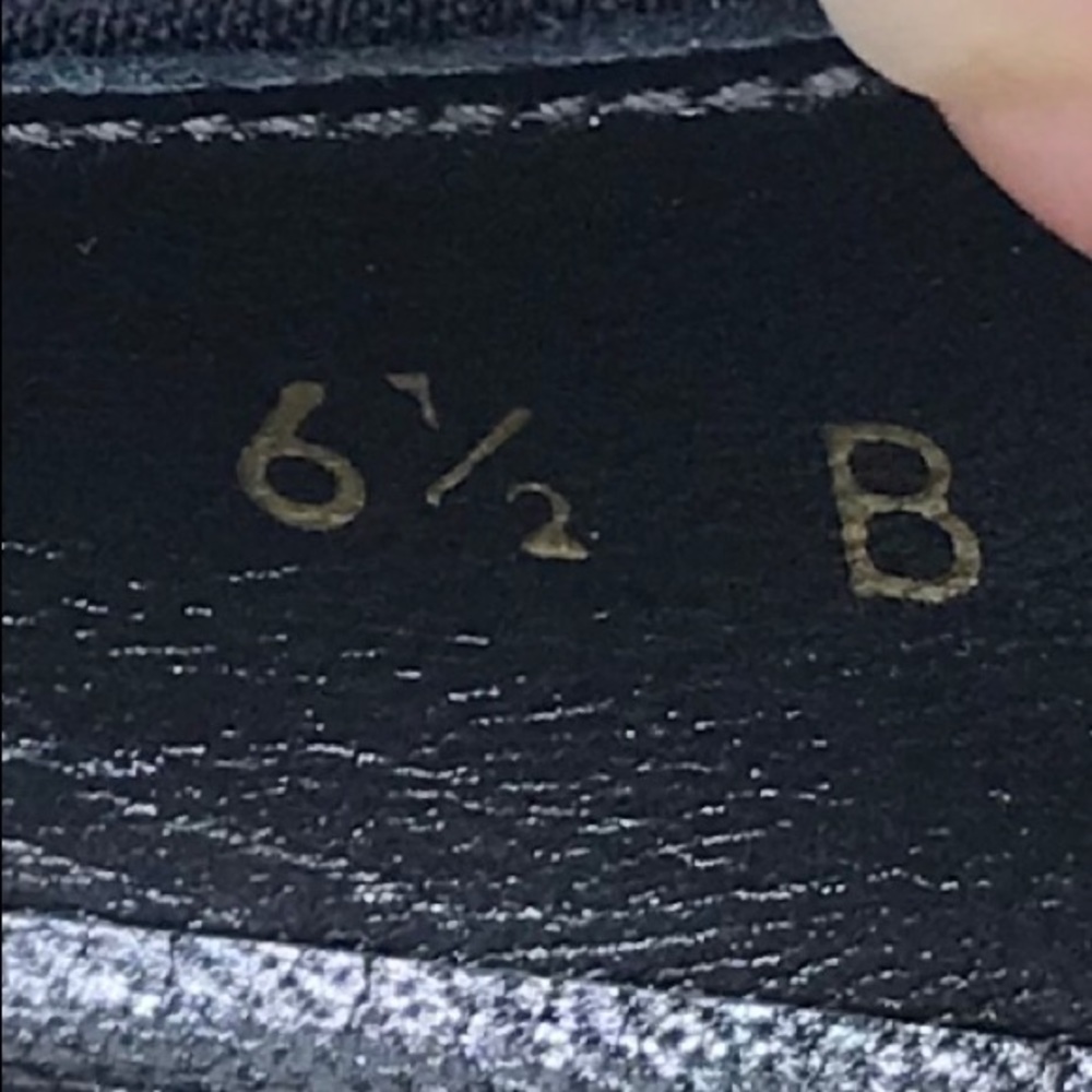 Stuart Weitzman Classic Bow Heels - image 4